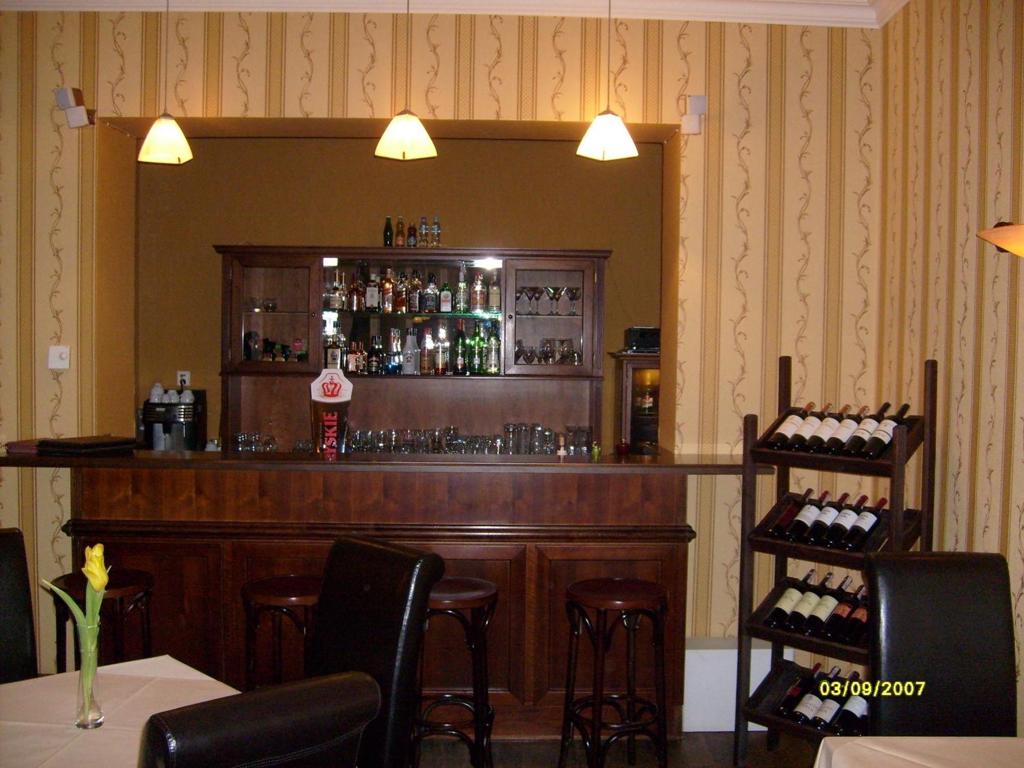 Pensjonat - Restauracja Zolty Domek Szczecinek Extérieur photo